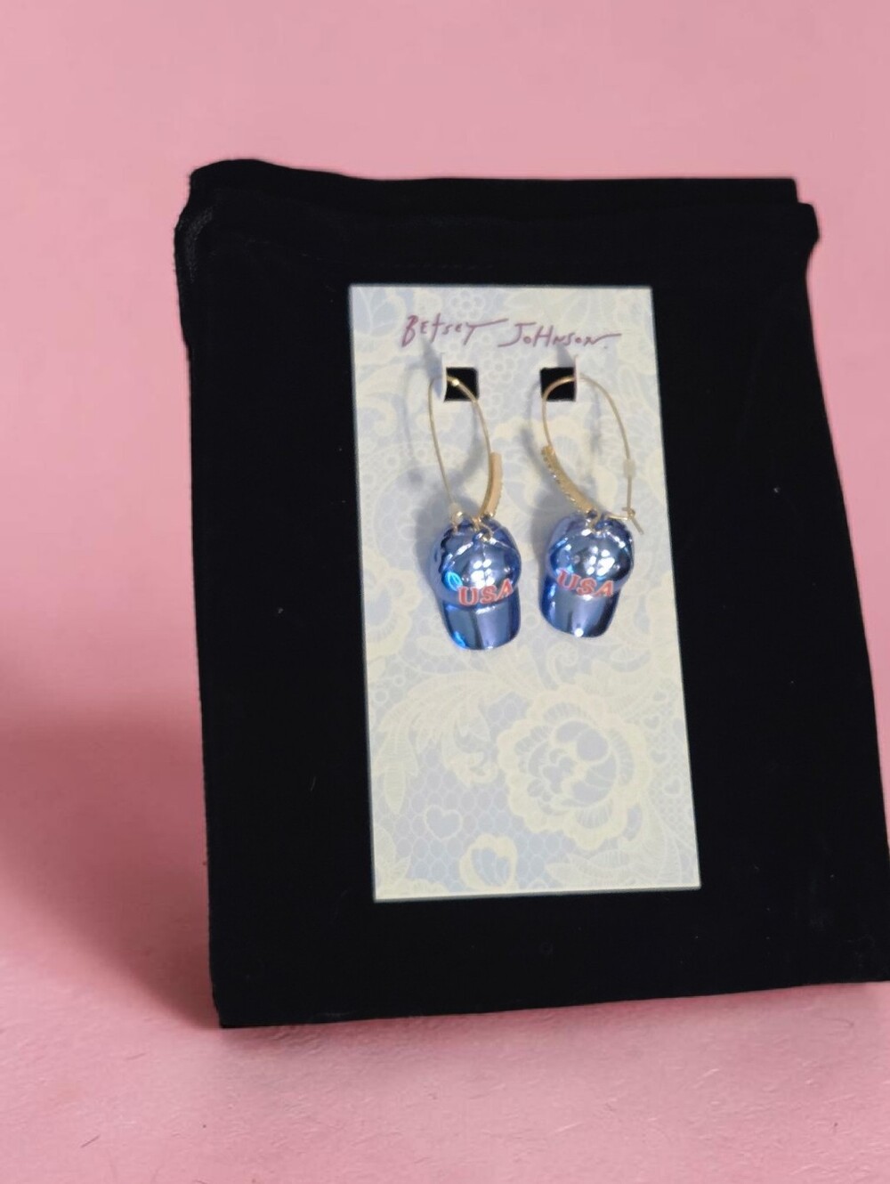 Betsey Johnson 'USA' Baseball Cap Drop Earrings & Rae Dunn Dbl Sided Mug, NWT - Picture 4 of 7